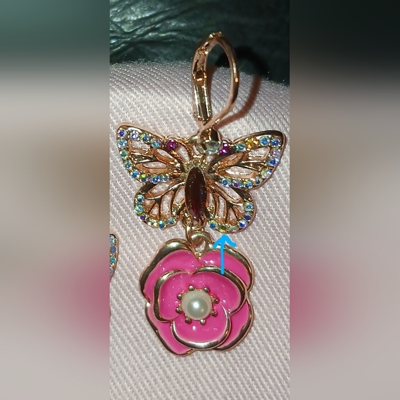 Rhinestone Butterfly Earrings with Dangling Rose Faux Pearl Silvertone Setting - Picture 15 of 15